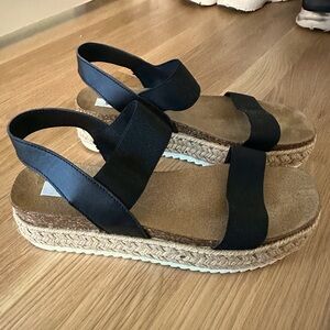 Super cute Steve Madden sandals with a little wedge size 10